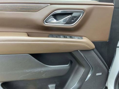 Used 2023 Chevrolet Suburban High Country image 21