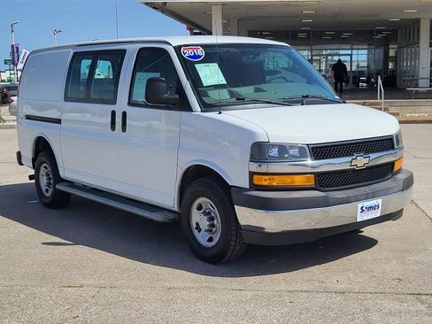 Used 2018 Chevrolet Express 2500 w/ Driver Convenience Package image 20