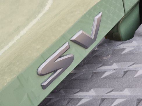 Used 2024 Nissan Titan SV w/ SV Bronze Edition Package image 19