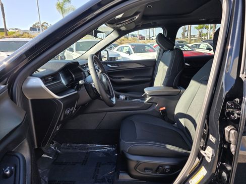 New 2025 Jeep Grand Cherokee image 12