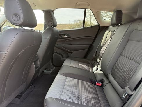 Used 2025 Chevrolet Trax LT image 25