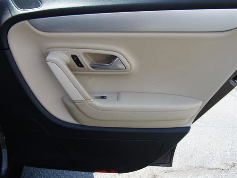 Used 2013 Volkswagen CC Sport image 34