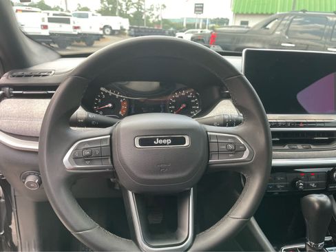 Used 2024 Jeep Compass Latitude AWD/4WD image 15