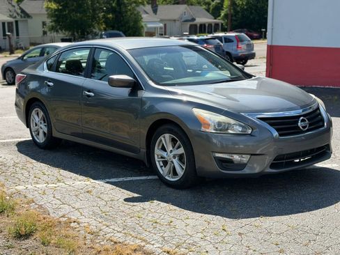 Used 2014 Nissan Altima 2.5 SV FWD image 3
