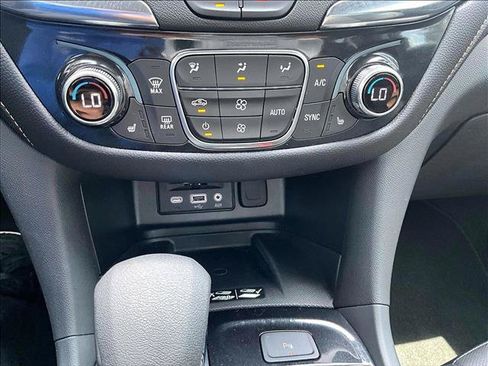 Used 2024 Chevrolet Equinox Premier FWD image 24