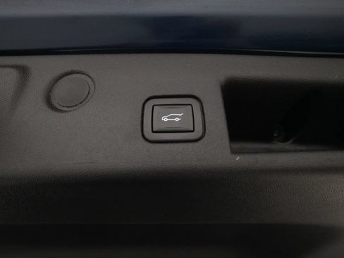 Used 2020 Chevrolet Equinox Premier w/ LPO, Floor Liner Package FWD image 15