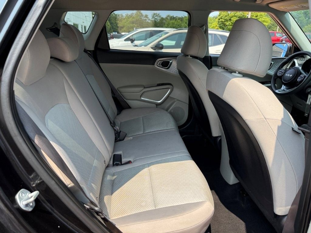 Used 2023 Kia Soul LX FWD image 18