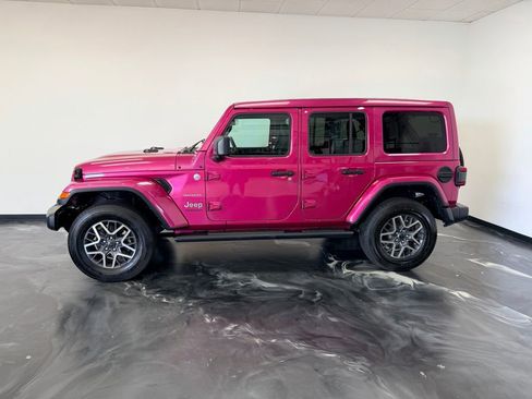 Used 2024 Jeep Wrangler Unlimited Sahara w/ Technology Group AWD/4WD image 20