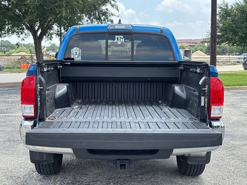 Used 2017 Toyota Tacoma SR5 w/ Tow Package AWD/4WD image 6