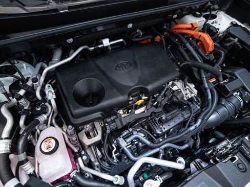 Used 2024 Toyota RAV4 SE w/ Weather & Moonroof Package image 13