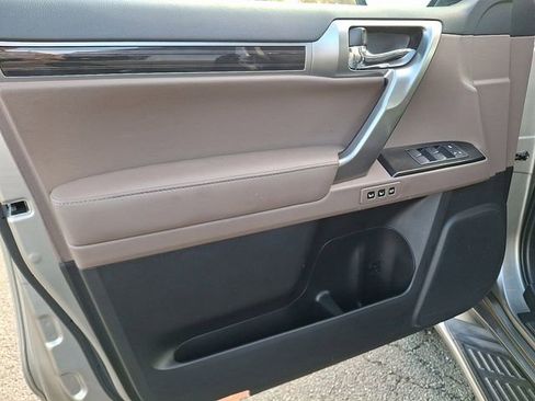 Used 2023 Lexus GX 460 Premium w/ Accessory Package AWD/4WD image 14