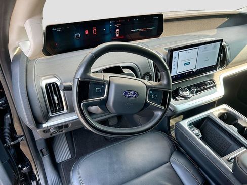 Used 2025 Ford Expedition Platinum AWD/4WD image 42