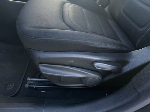 Used 2019 Jeep Renegade Latitude w/ Safety & Security Group II image 22