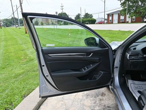 Used 2018 Honda Accord Sport image 25