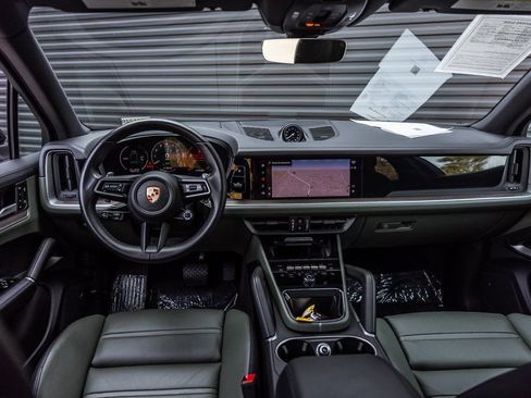 Certified 2024 Porsche Cayenne AWD/4WD image 12