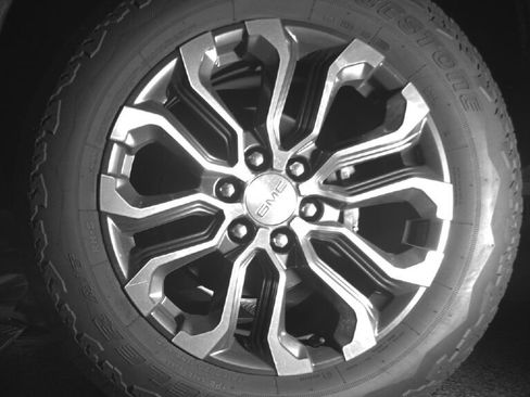 Used 2023 GMC Canyon Denali AWD/4WD image 9