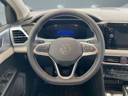 New 2026 Volkswagen Taos SE image 17