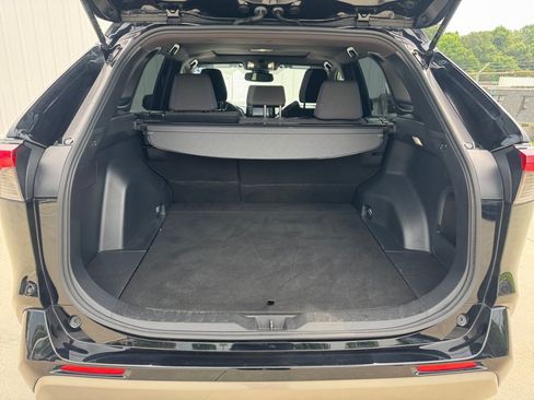 Used 2022 Toyota RAV4 SE AWD/4WD image 19
