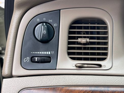 Used 2005 Mercury Grand Marquis GS image 27