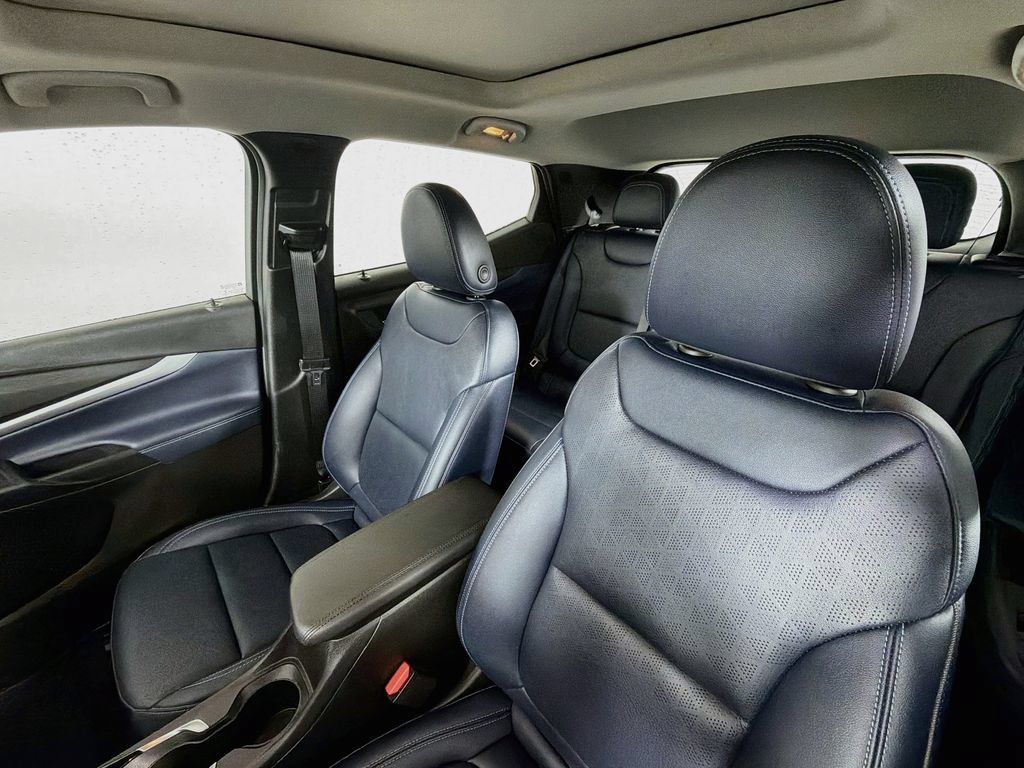 Used 2023 Chevrolet Bolt EUV Premier w/ Sun & Sound Package FWD image 21