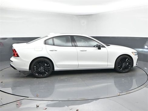 Used 2024 Volvo S60 B5 Plus image 8