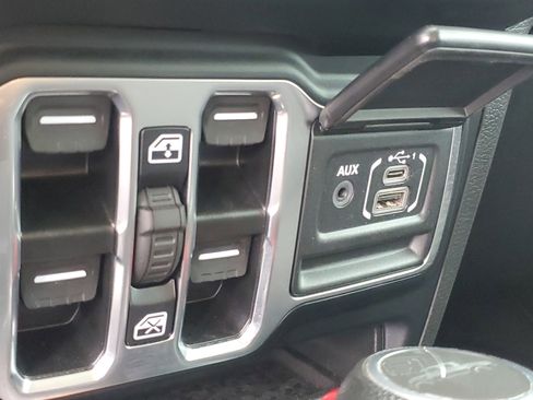 Used 2023 Jeep Gladiator Sport image 25