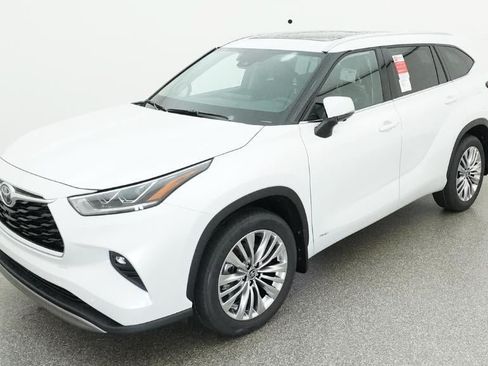 New 2026 Toyota Highlander Platinum AWD/4WD image 1