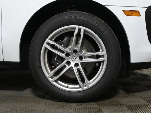 Used 2026 Porsche Macan AWD/4WD image 12