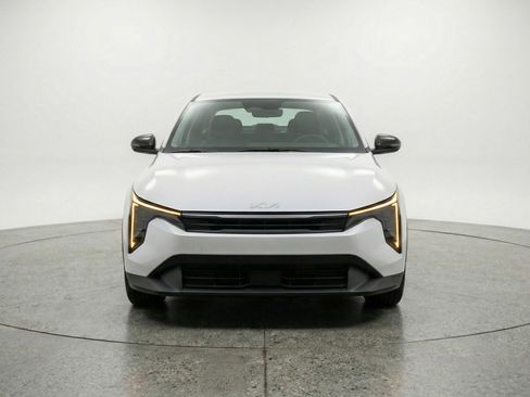 Used 2025 Kia K4 LXS image 2