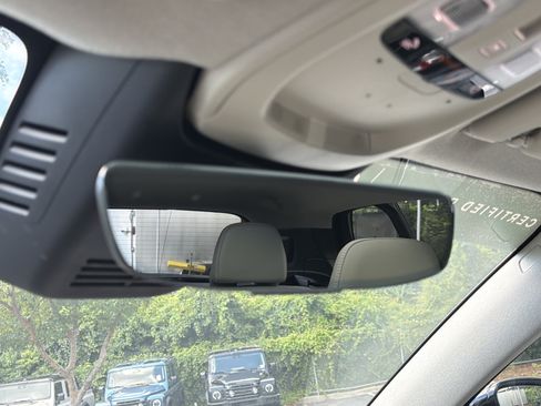 Certified 2025 Volvo XC40 B5 Plus AWD/4WD image 27