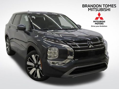 New 2025 Mitsubishi Outlander SE image 1