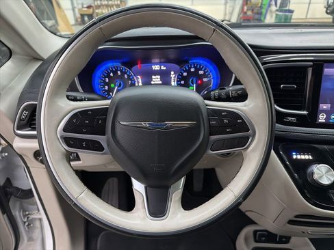 Used 2020 Chrysler Pacifica Limited FWD image 63