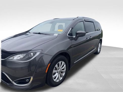 Used 2018 Chrysler Pacifica Touring-L w/ Advanced Safetytec Group FWD image 9