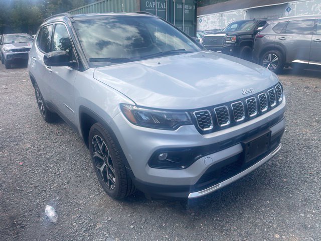 Used 2025 Jeep Compass Limited AWD/4WD image 3