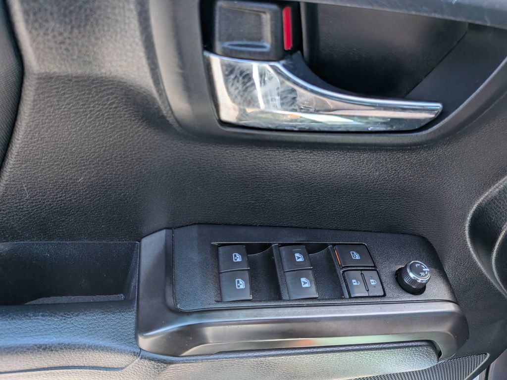 Used 2016 Toyota Tacoma TRD Sport w/ Premium & Technology Package RWD image 8