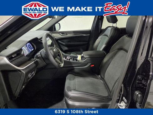 New 2026 Jeep Grand Cherokee Altitude image 10