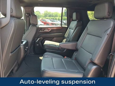 Used 2025 GMC Yukon XL Denali AWD/4WD image 17