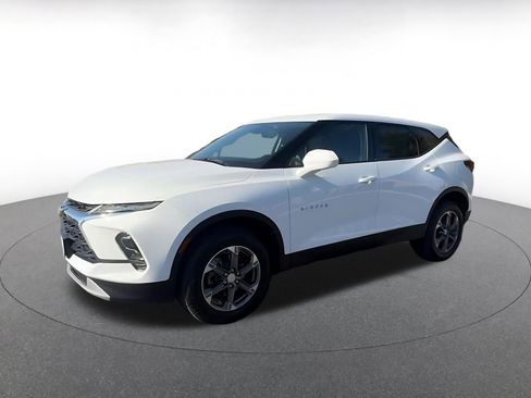 Used 2025 Chevrolet Blazer LT FWD image 8