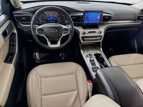 Used 2024 Ford Explorer XLT w/ Equipment Group 202A image 17