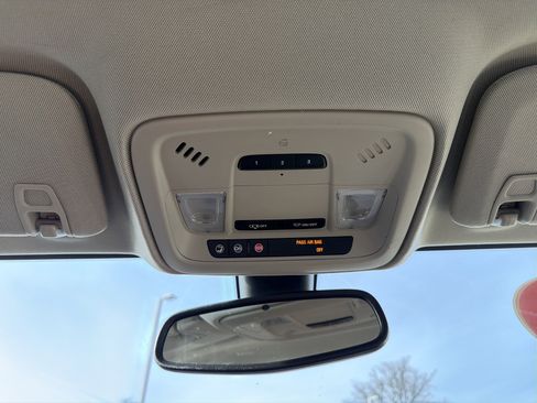 Used 2017 Buick LaCrosse Preferred image 18