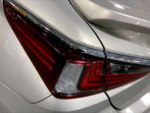 Used 2019 Lexus ES 300h w/ Premium Package FWD image 29