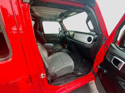 Used 2024 Jeep Wrangler Unlimited Sport AWD/4WD image 31