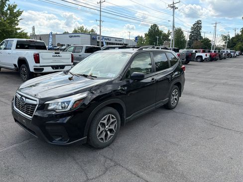 Used 2020 Subaru Forester Premium AWD/4WD image 3