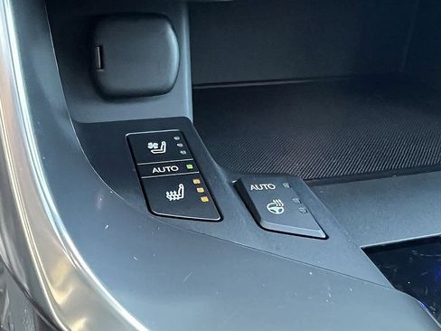 Used 2024 Lexus LX 600 4WD w/ Luxury Package image 19