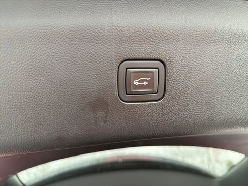 Used 2024 Buick Enclave Premium image 23