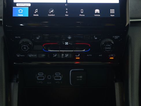 Used 2025 Jeep Grand Cherokee Limited w/ Black Appearance Package image 19