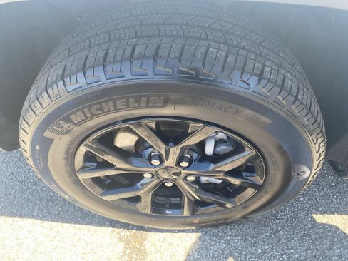 Used 2025 Jeep Grand Cherokee Altitude AWD/4WD image 41
