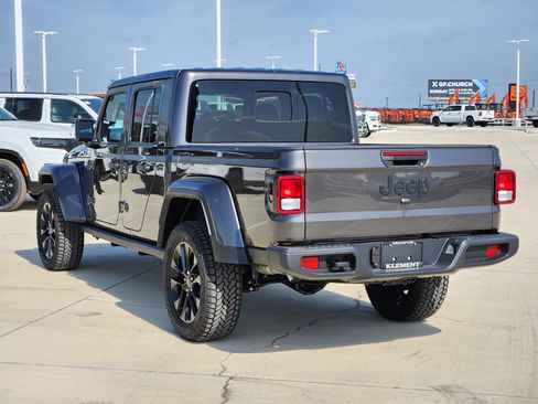 New 2025 Jeep Gladiator Nighthawk image 3