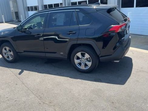 Used 2025 Toyota RAV4 LE AWD/4WD image 10