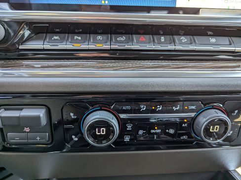 Certified 2025 Chevrolet Silverado 1500 RST AWD/4WD image 26